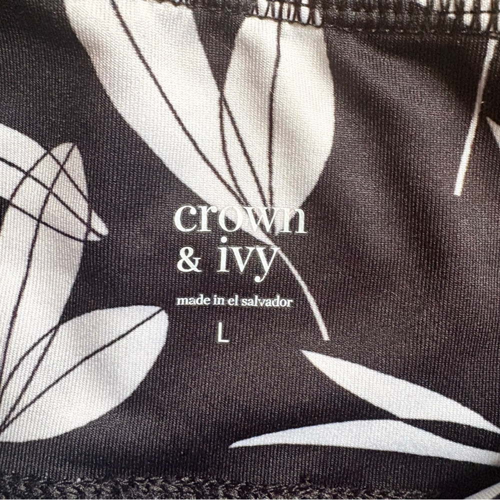 Crown and Ivy Black & White Leaf Print Athletic Leggings - Picture 3 of 5